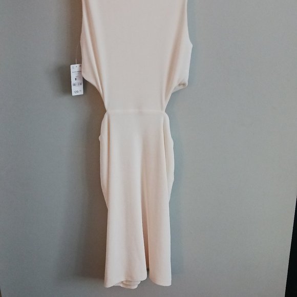 Cream bodycon cut out dress - Picture 2 of 3